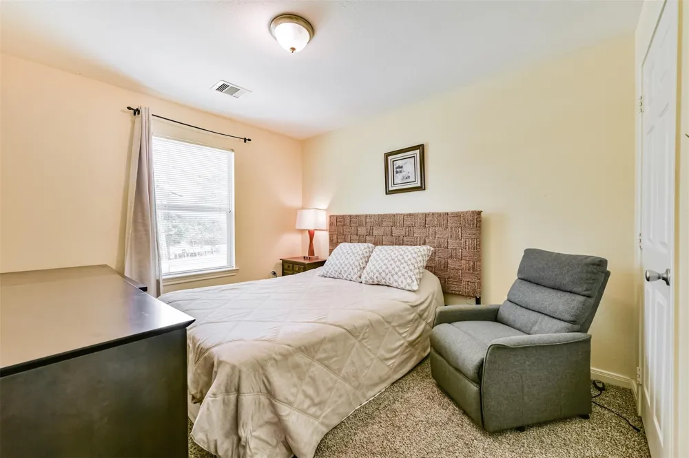 207 Oakridge Drive Hitchcock, TX 77563