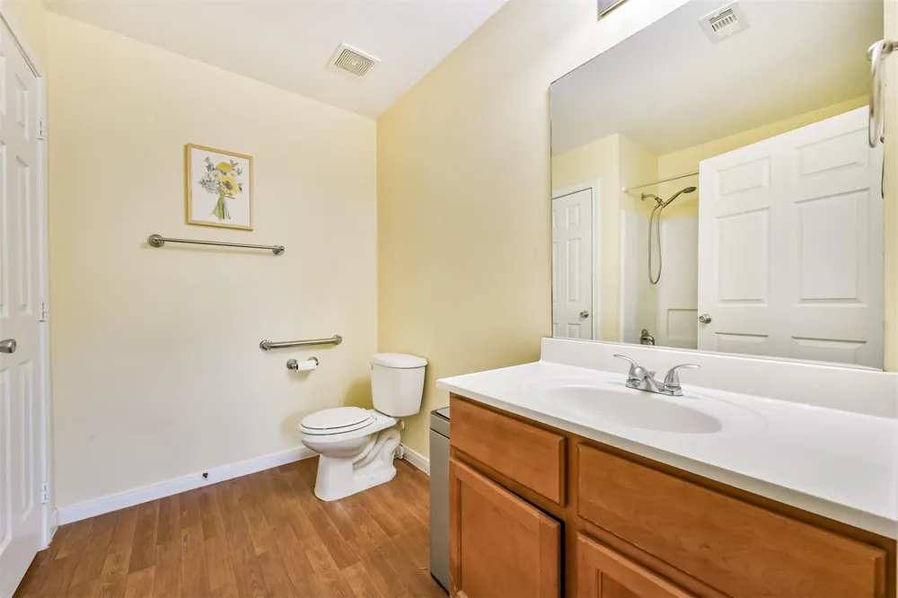 207 Oakridge Drive Hitchcock, TX 77563