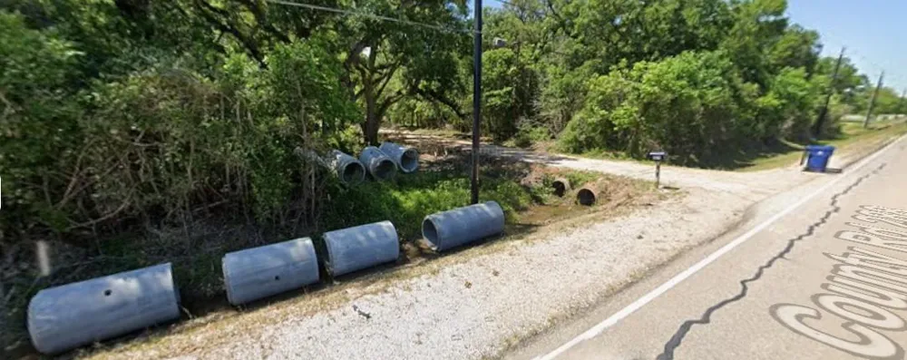 4859 County Road 288 Angleton, TX 77515