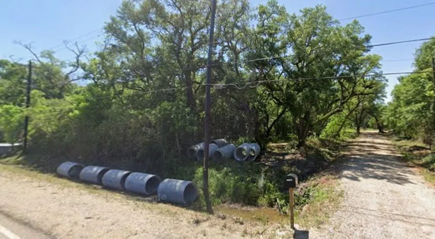 4859 County Road 288 Angleton, TX 77515
