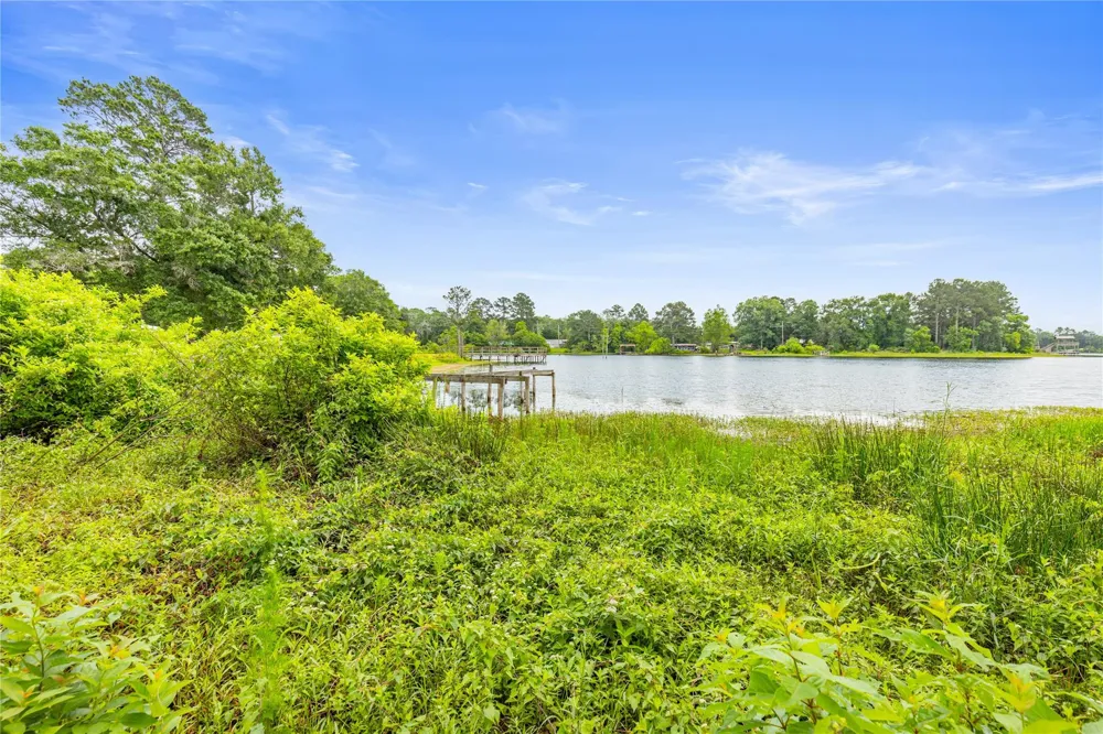 5 Big Lake Lane Huntsville, TX 77320