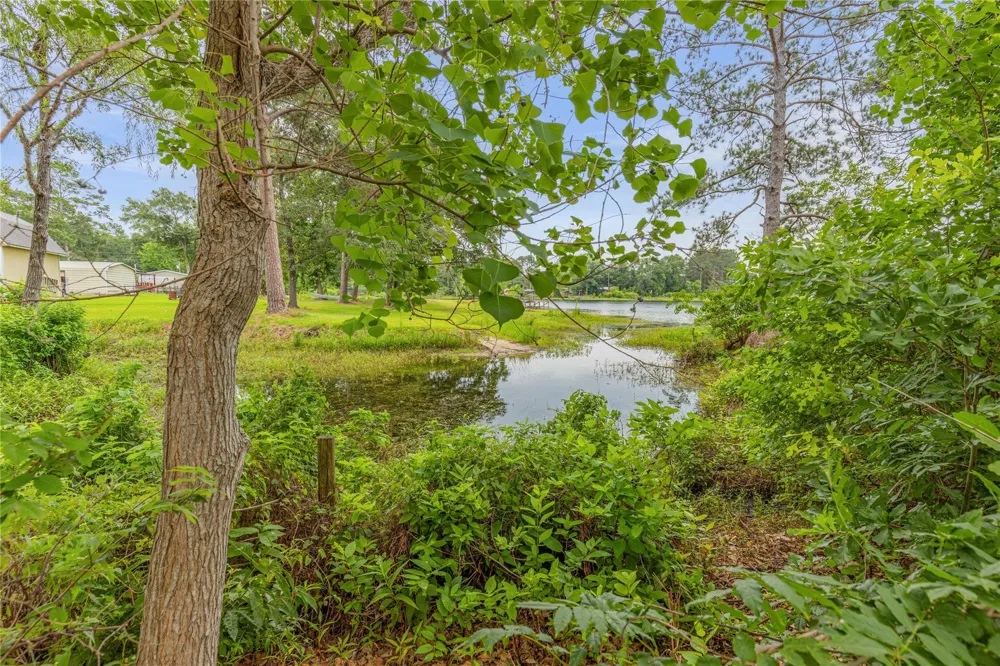 5 Big Lake Lane Huntsville, TX 77320