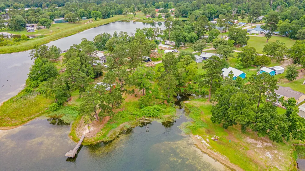 5 Big Lake Lane Huntsville, TX 77320