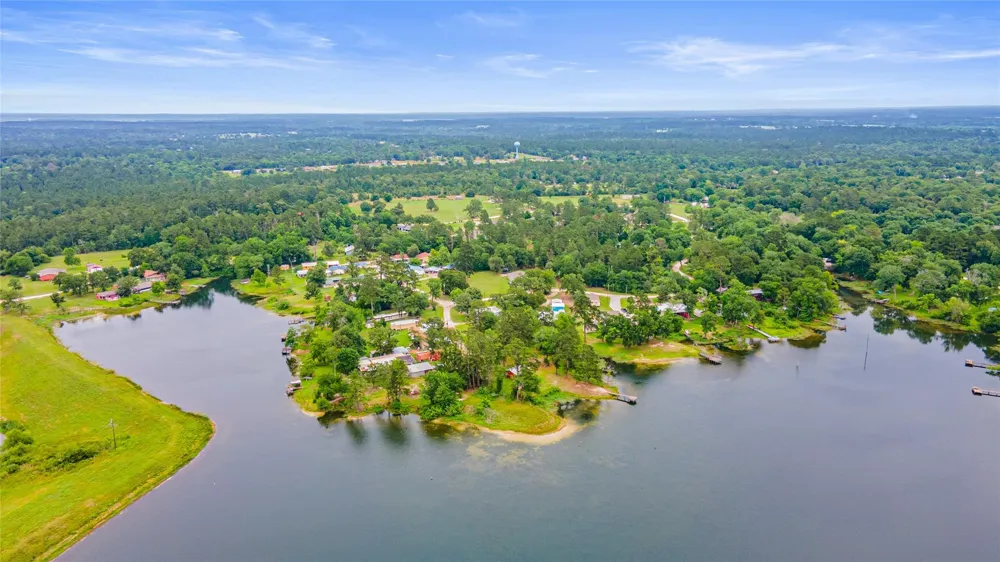 5 Big Lake Lane Huntsville, TX 77320