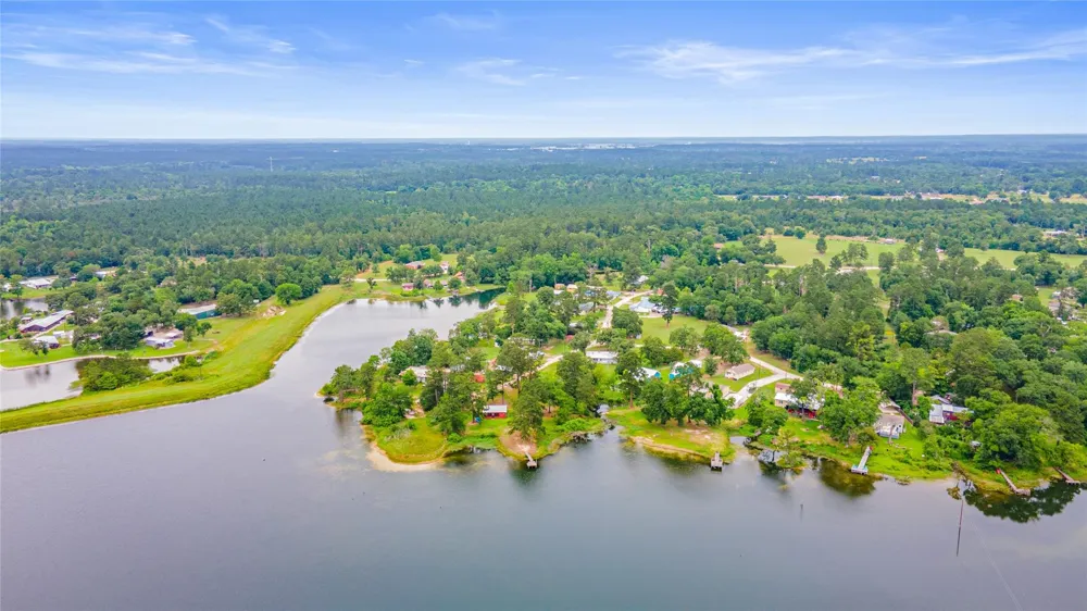 5 Big Lake Lane Huntsville, TX 77320