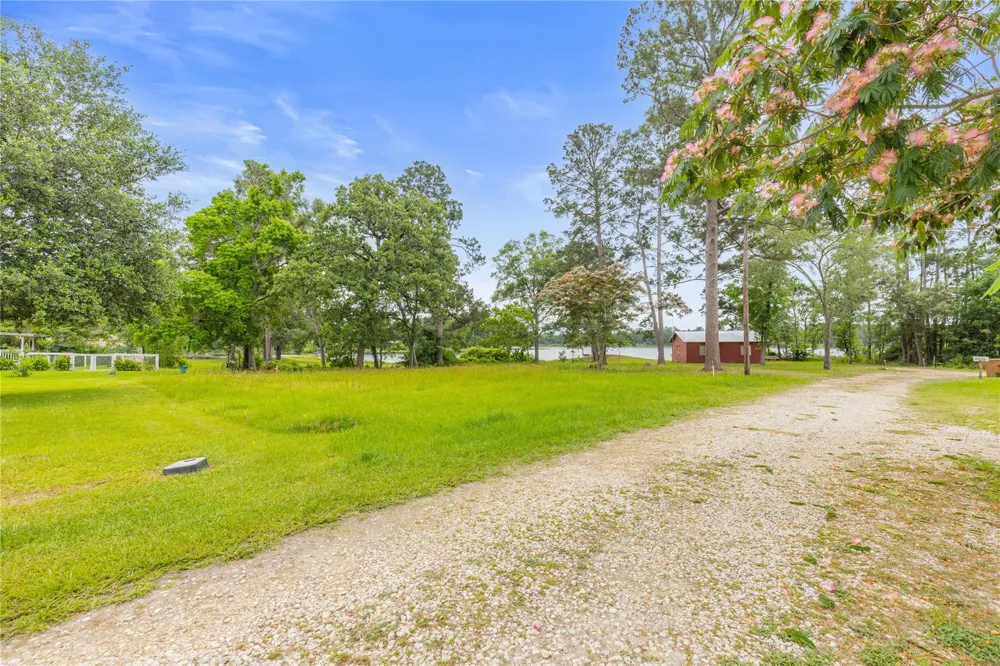 5 Big Lake Lane Huntsville, TX 77320