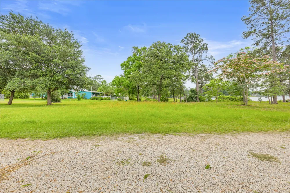 5 Big Lake Lane Huntsville, TX 77320