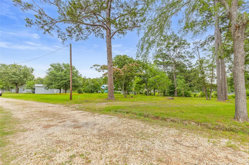 5 Big Lake Lane Huntsville, TX 77320