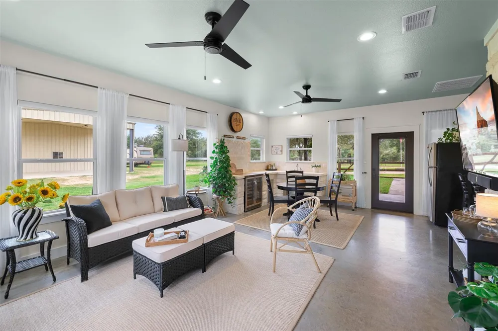 1134 Big Buck Road Weimar, TX 78962