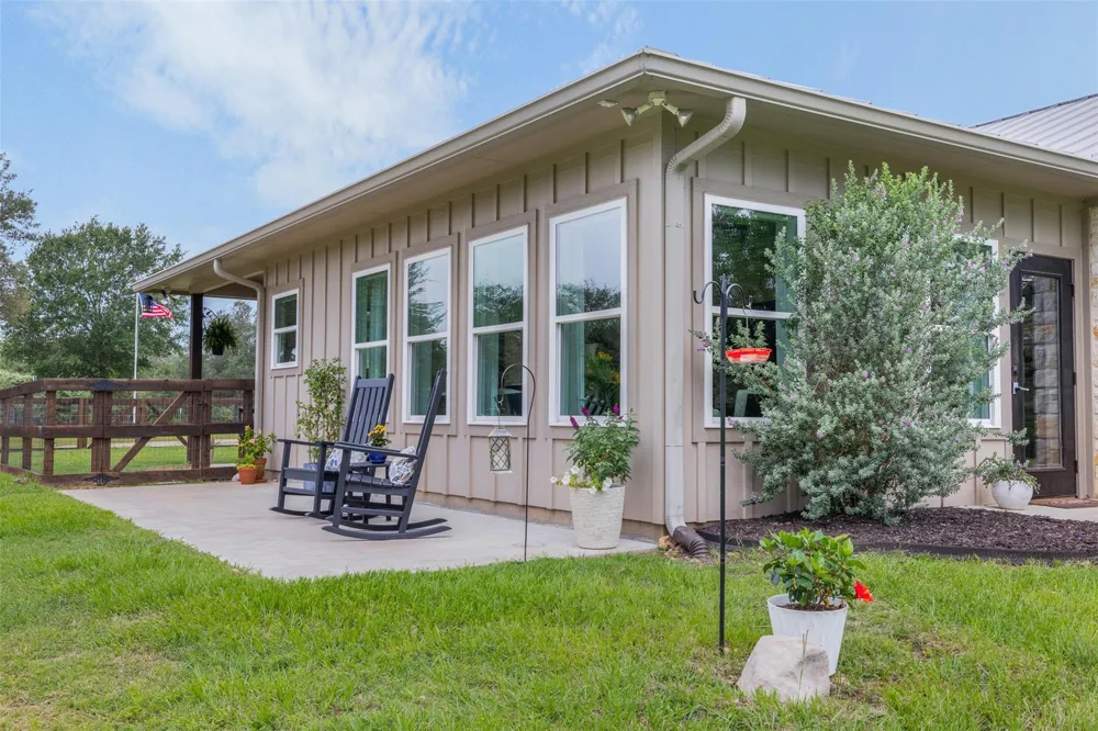 1134 Big Buck Road Weimar, TX 78962