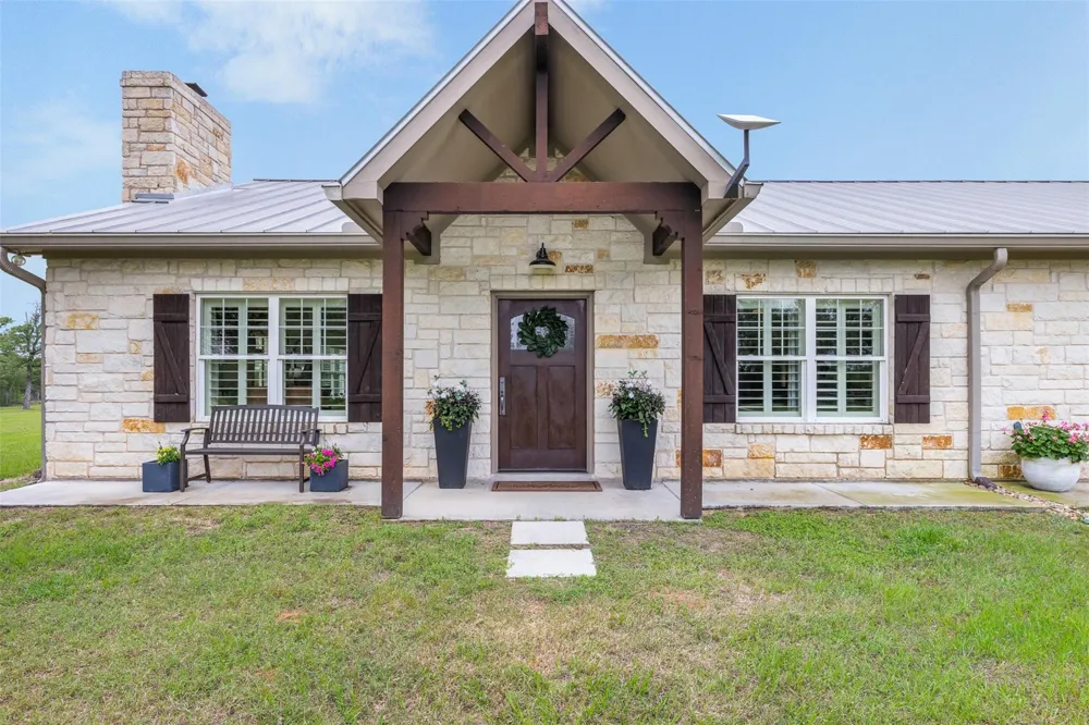 1134 Big Buck Road Weimar, TX 78962