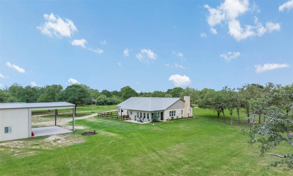 1134 Big Buck Road Weimar, TX 78962