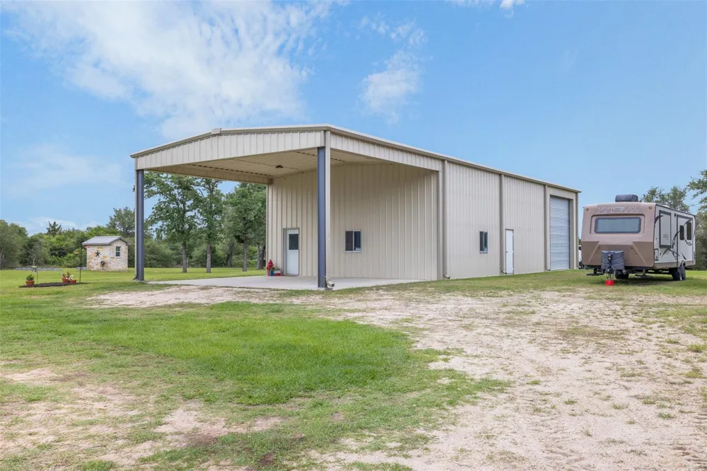 1134 Big Buck Road Weimar, TX 78962