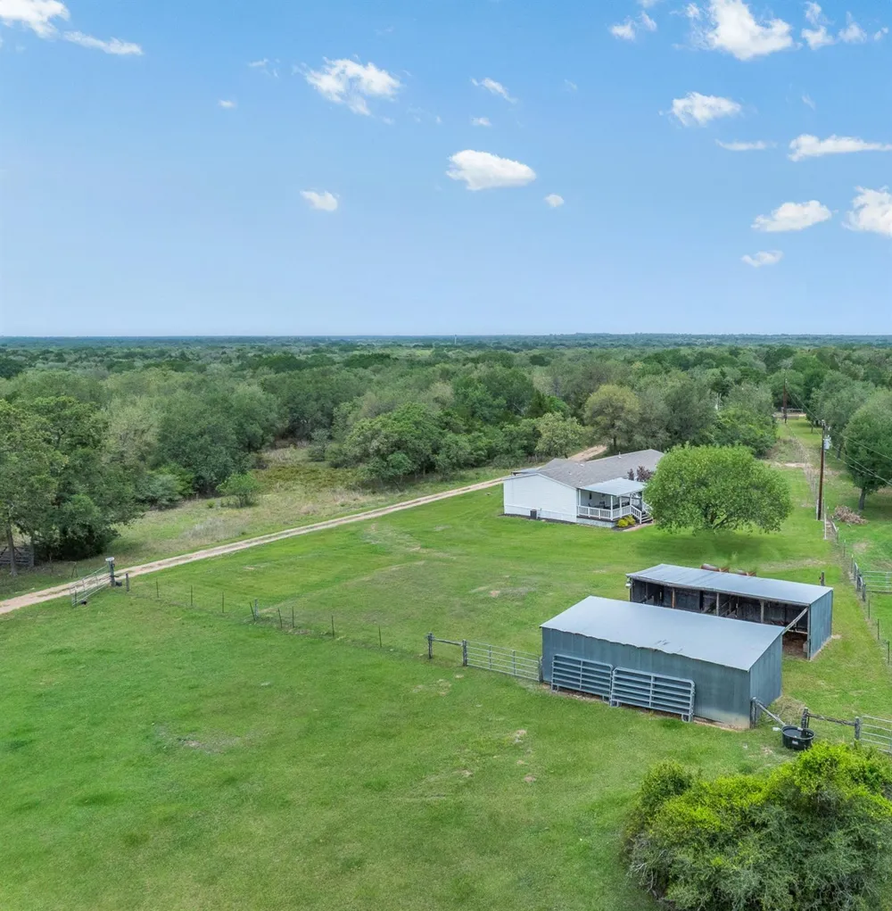 1134 Big Buck Road Weimar, TX 78962