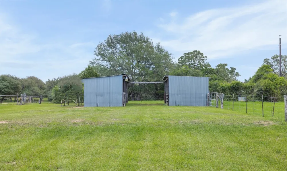 1134 Big Buck Road Weimar, TX 78962