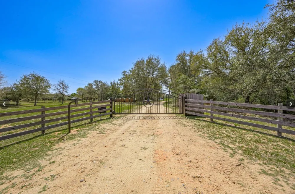 1134 Big Buck Road Weimar, TX 78962