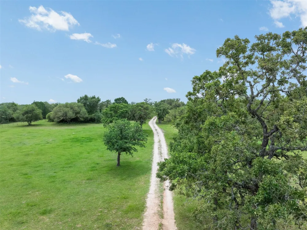 1134 Big Buck Road Weimar, TX 78962