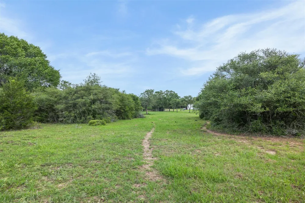 1134 Big Buck Road Weimar, TX 78962