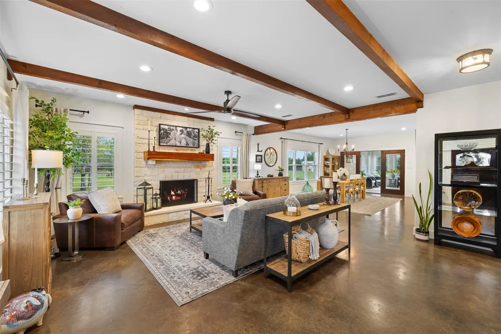 1134 Big Buck Road Weimar, TX 78962