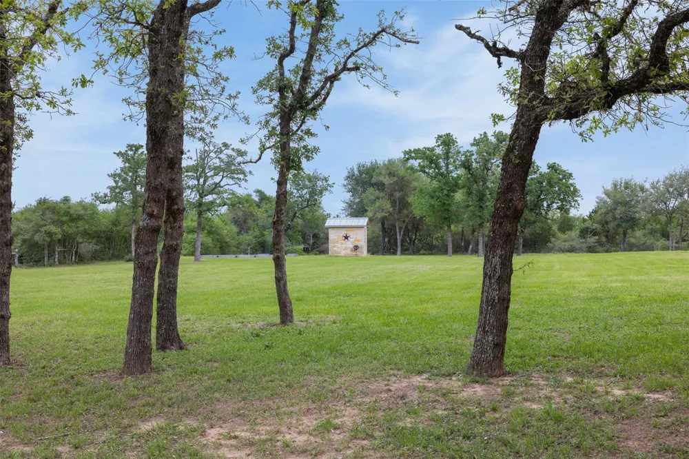 1134 Big Buck Road Weimar, TX 78962