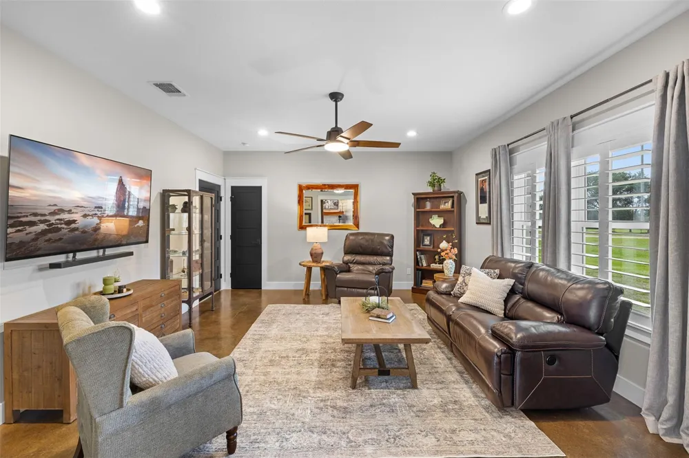 1134 Big Buck Road Weimar, TX 78962
