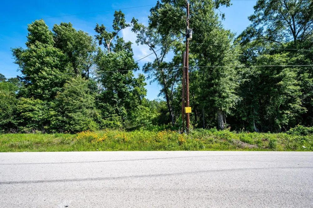 24943 Fm 2090 Road Splendora, TX 77372