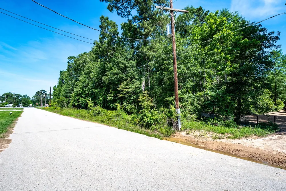 24943 Fm 2090 Road Splendora, TX 77372