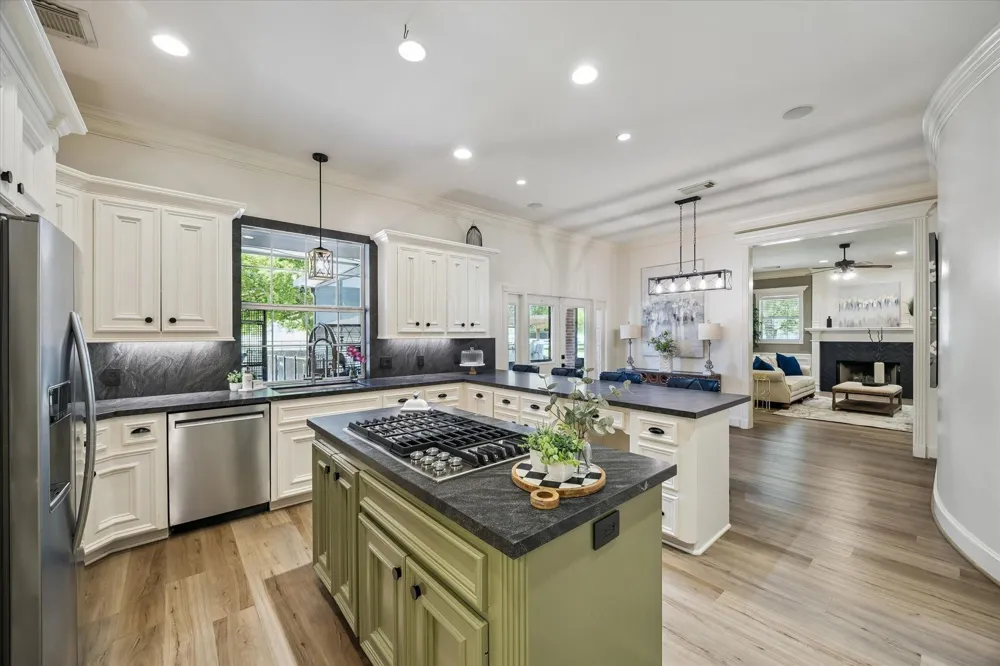 4425 Glenwood Drive Richmond, TX 77406