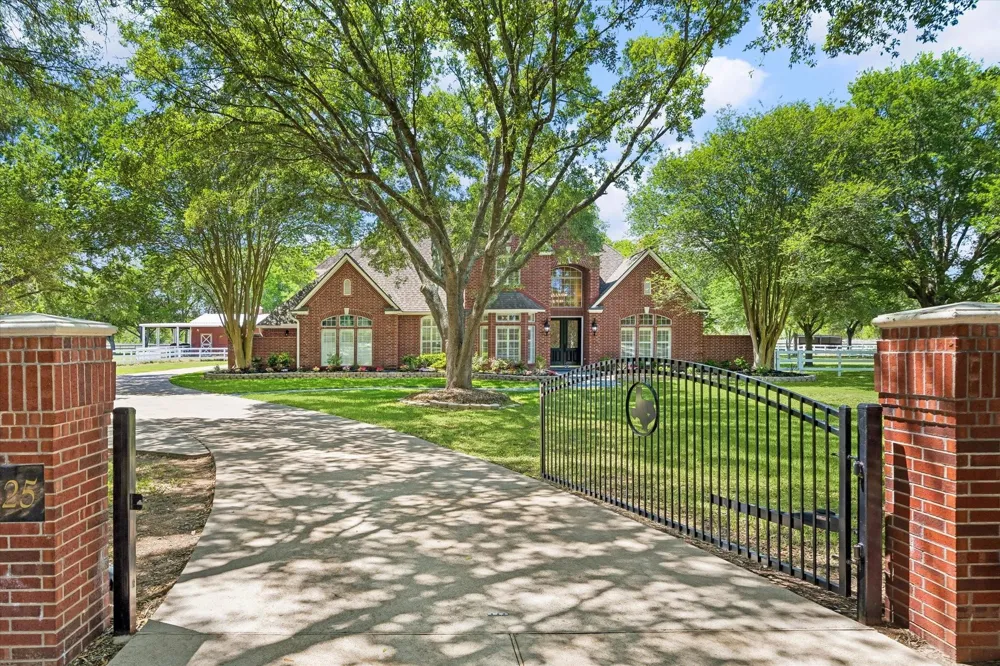 4425 Glenwood Drive Richmond, TX 77406