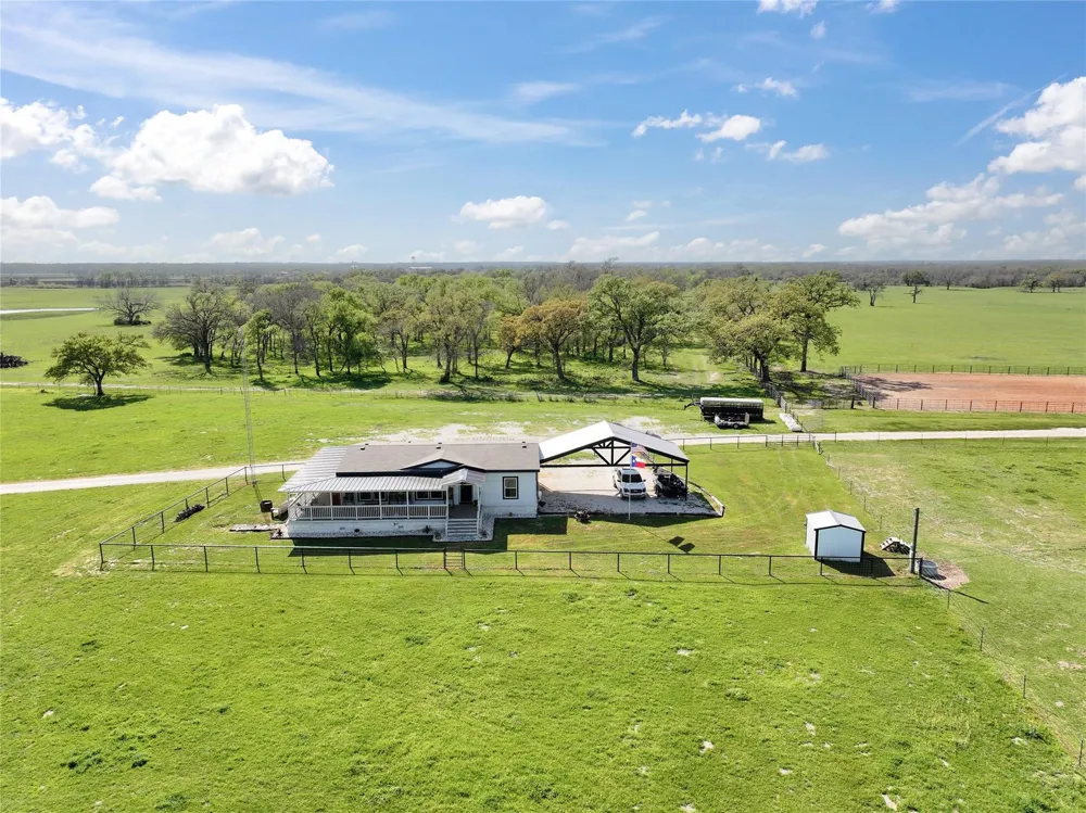 11581 County Road 419 Navasota, TX 77868