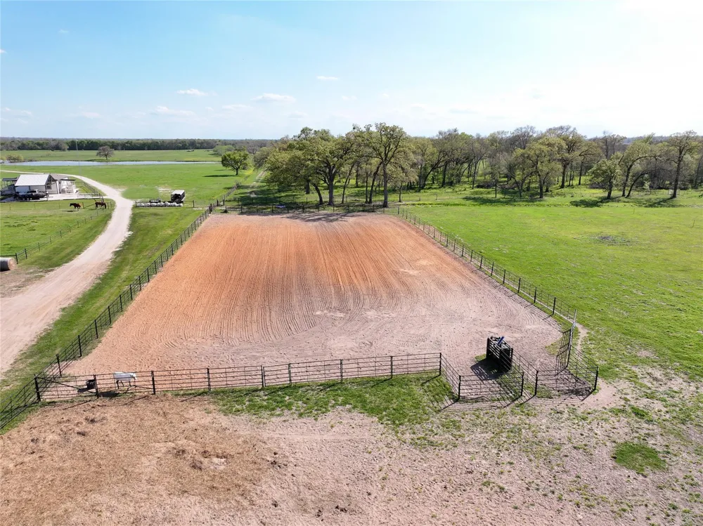 11581 County Road 419 Navasota, TX 77868