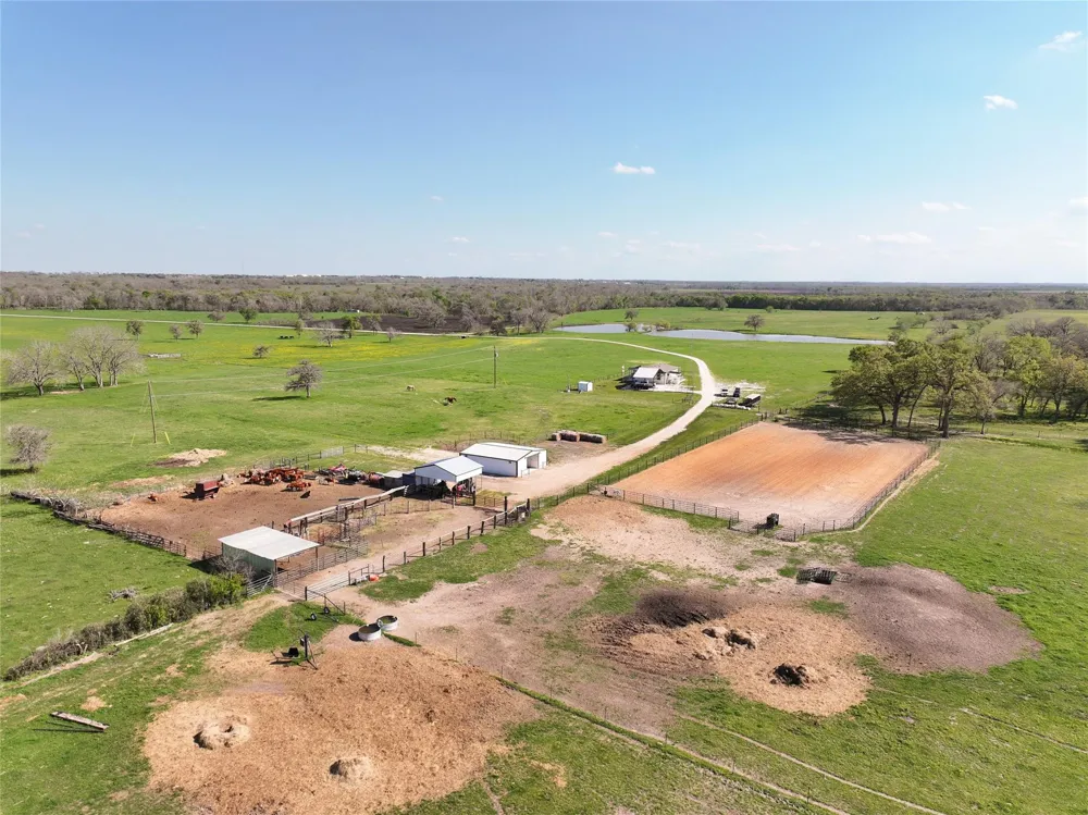 11581 County Road 419 Navasota, TX 77868