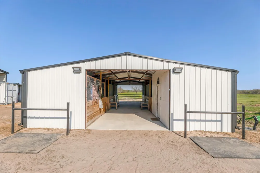 11581 County Road 419 Navasota, TX 77868