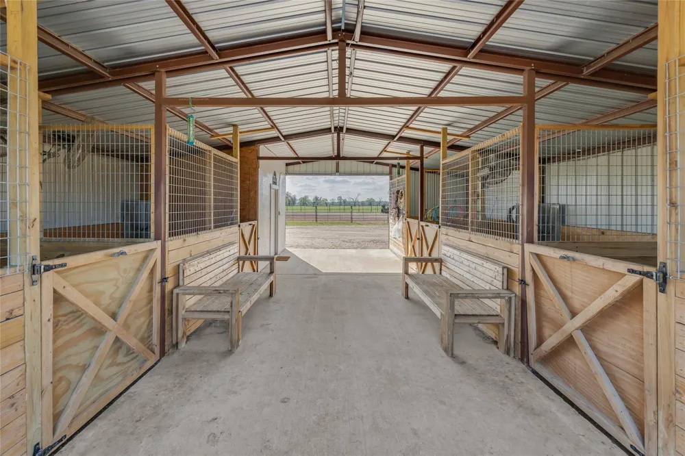 11581 County Road 419 Navasota, TX 77868