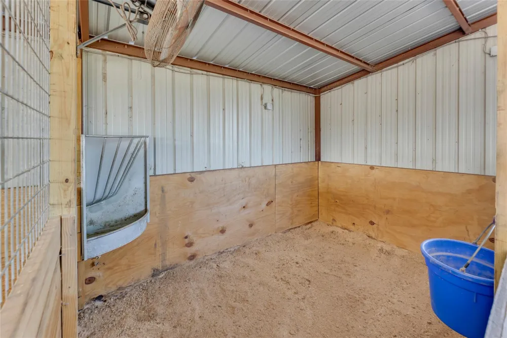 11581 County Road 419 Navasota, TX 77868