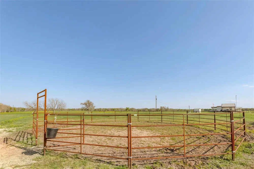 11581 County Road 419 Navasota, TX 77868