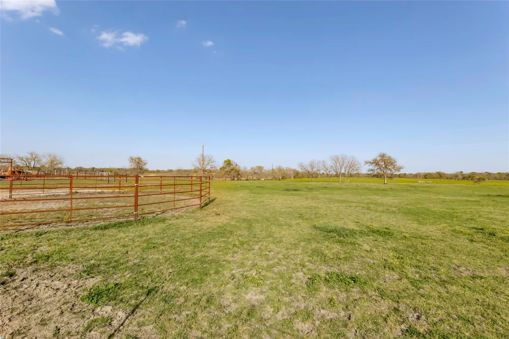 11581 County Road 419 Navasota, TX 77868