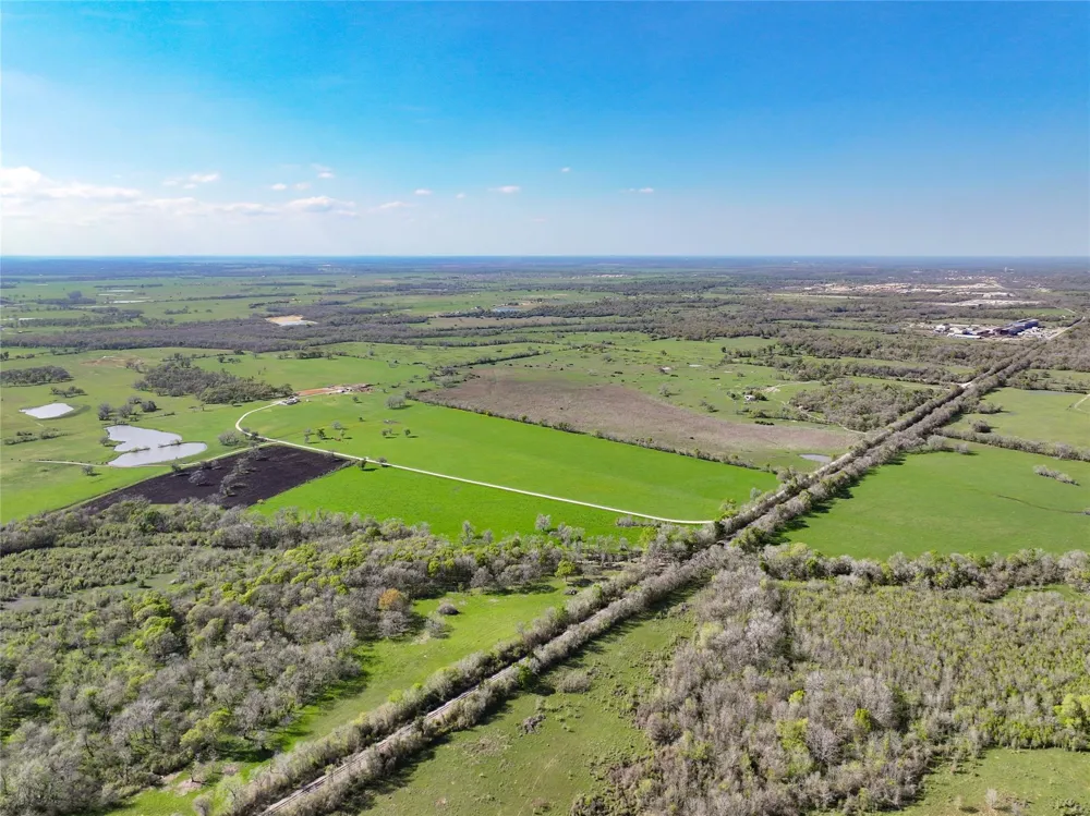 11581 County Road 419 Navasota, TX 77868