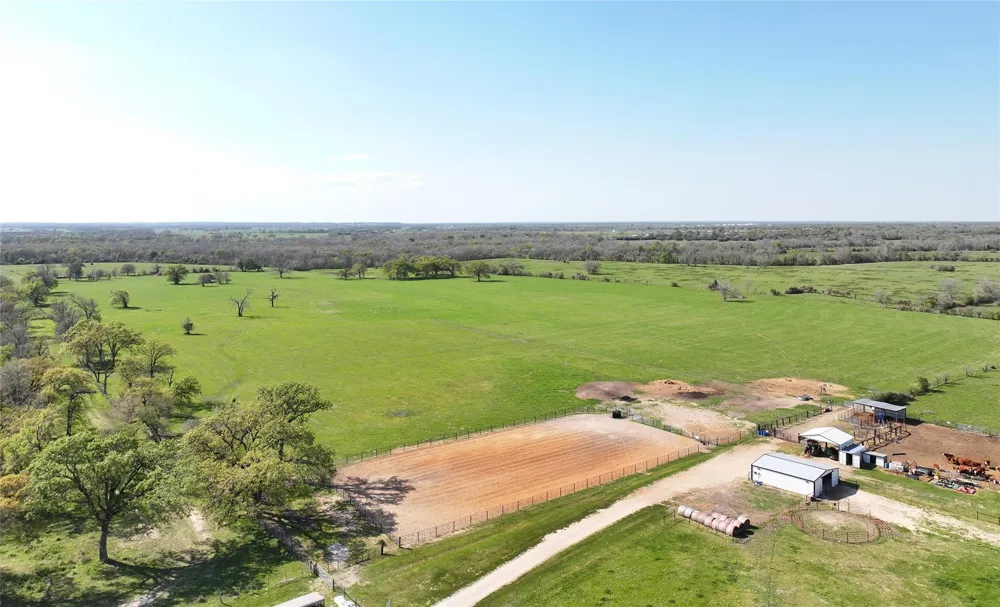 11581 County Road 419 Navasota, TX 77868