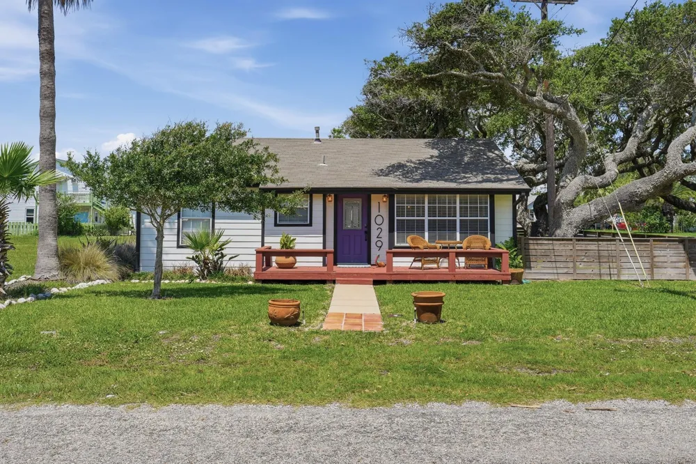 1029 Lady Claire Street Rockport, TX 78382
