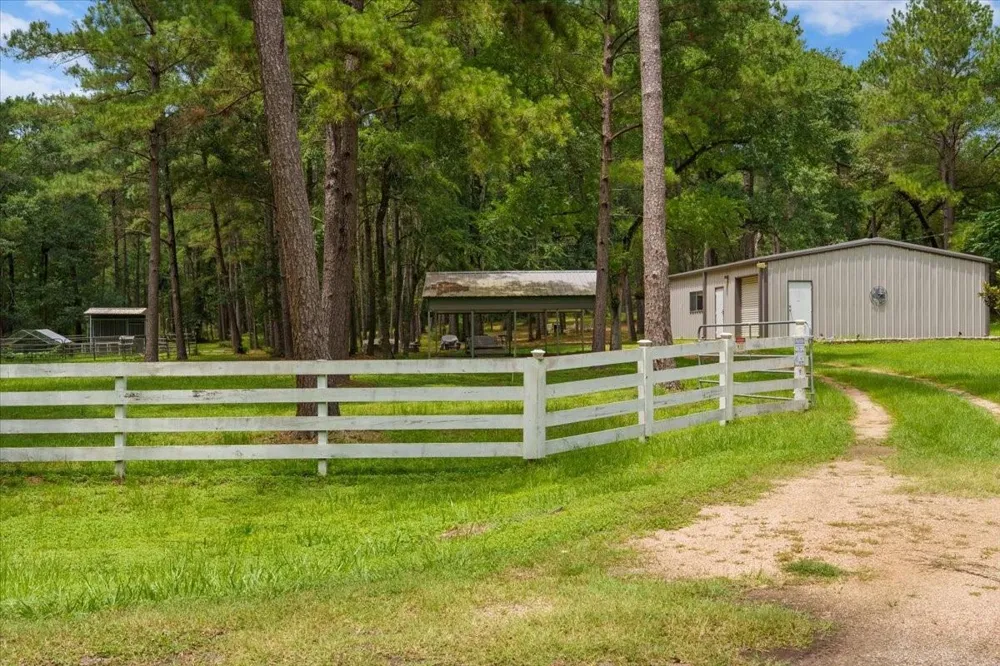 16375 Grand Flower Road Plantersville, TX 77363