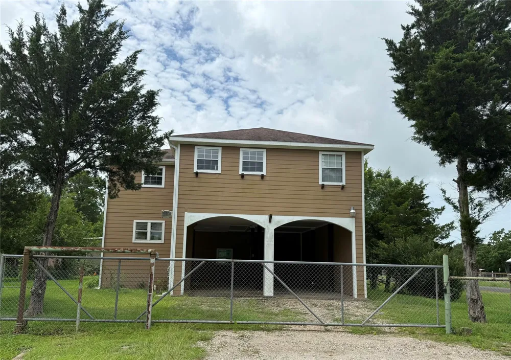 127 Metzwright Drive Anahuac, TX 77514