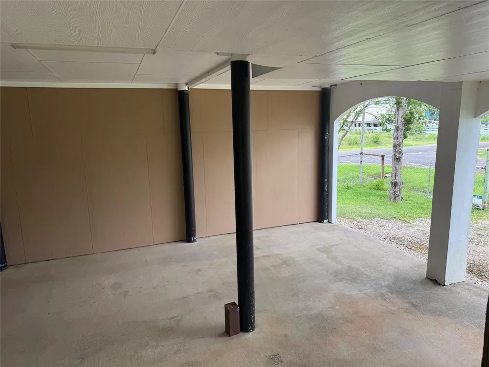 127 Metzwright Drive Anahuac, TX 77514