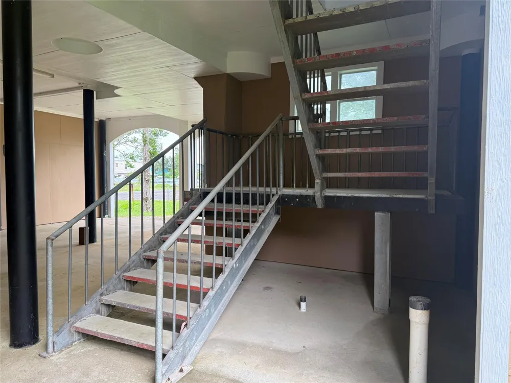 127 Metzwright Drive Anahuac, TX 77514