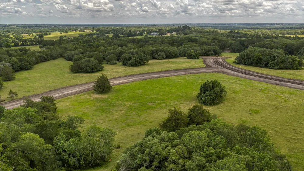 19 Majestic Oak View Brenham, TX 77833