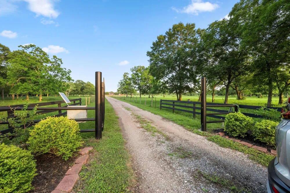 19245 Fm 442 Road Boling, TX 77420