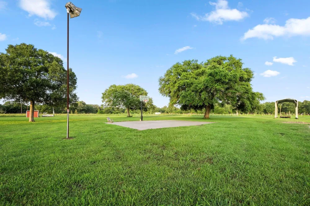 19245 Fm 442 Road Boling, TX 77420