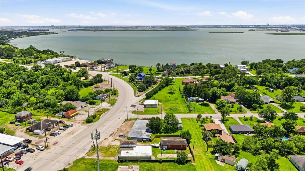 6105 Bayway Drive Baytown, TX 77520