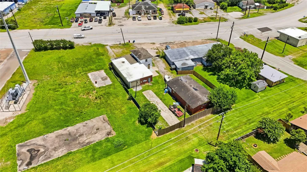 6105 Bayway Drive Baytown, TX 77520