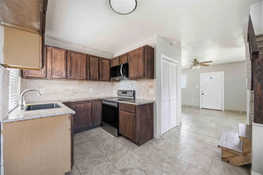 6105 Bayway Drive Baytown, TX 77520